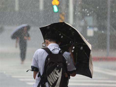 下雨停課|北北基強降大豪雨 雙北教育局授權各校緊急應變 決定。